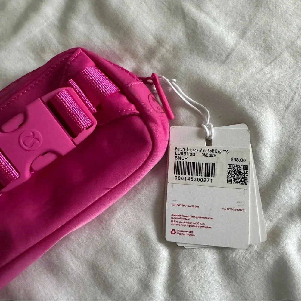 🆕🇨🇦 Lululemon Team Canada Future Legacy Mini Belt Bag Sonic Pink